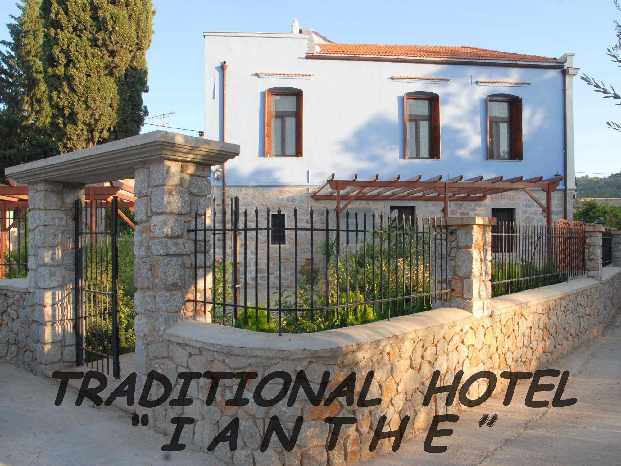 Hotel Traditional Ianthe 3*