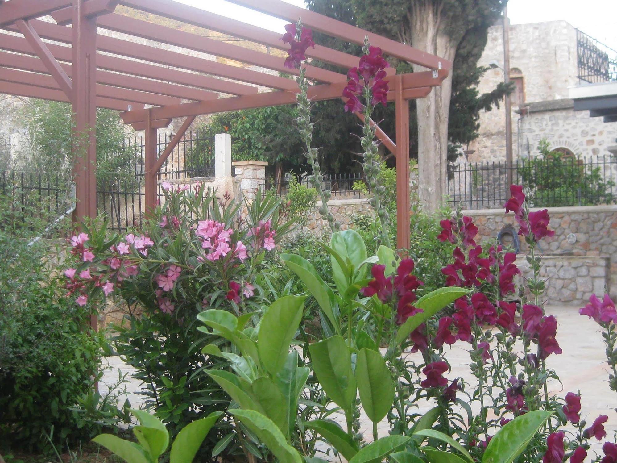 Traditional Ianthe Hotel