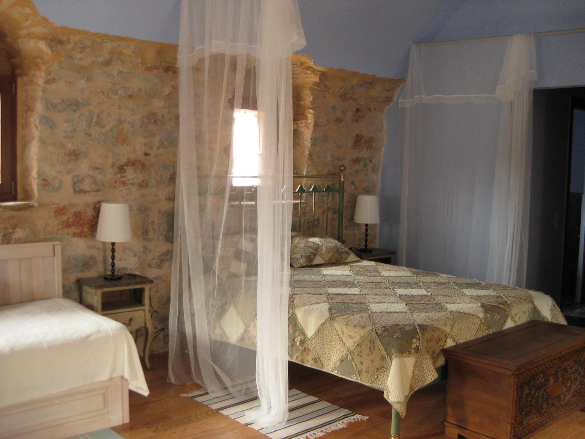 Traditional Ianthe Hotel