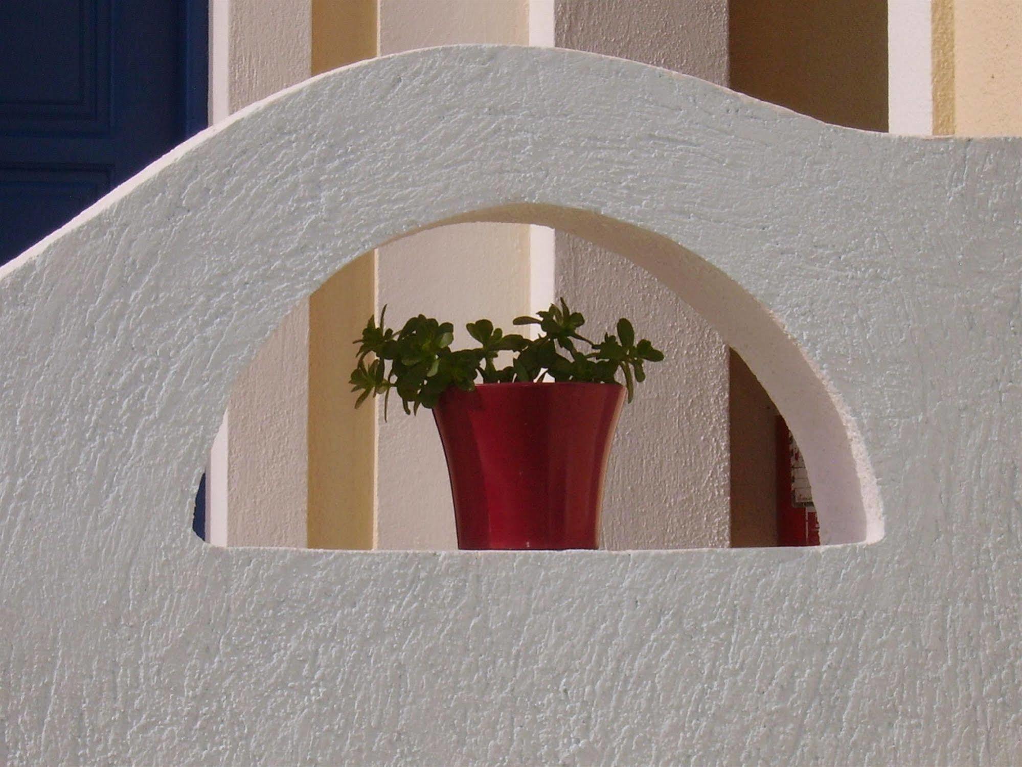 Thira Hotel