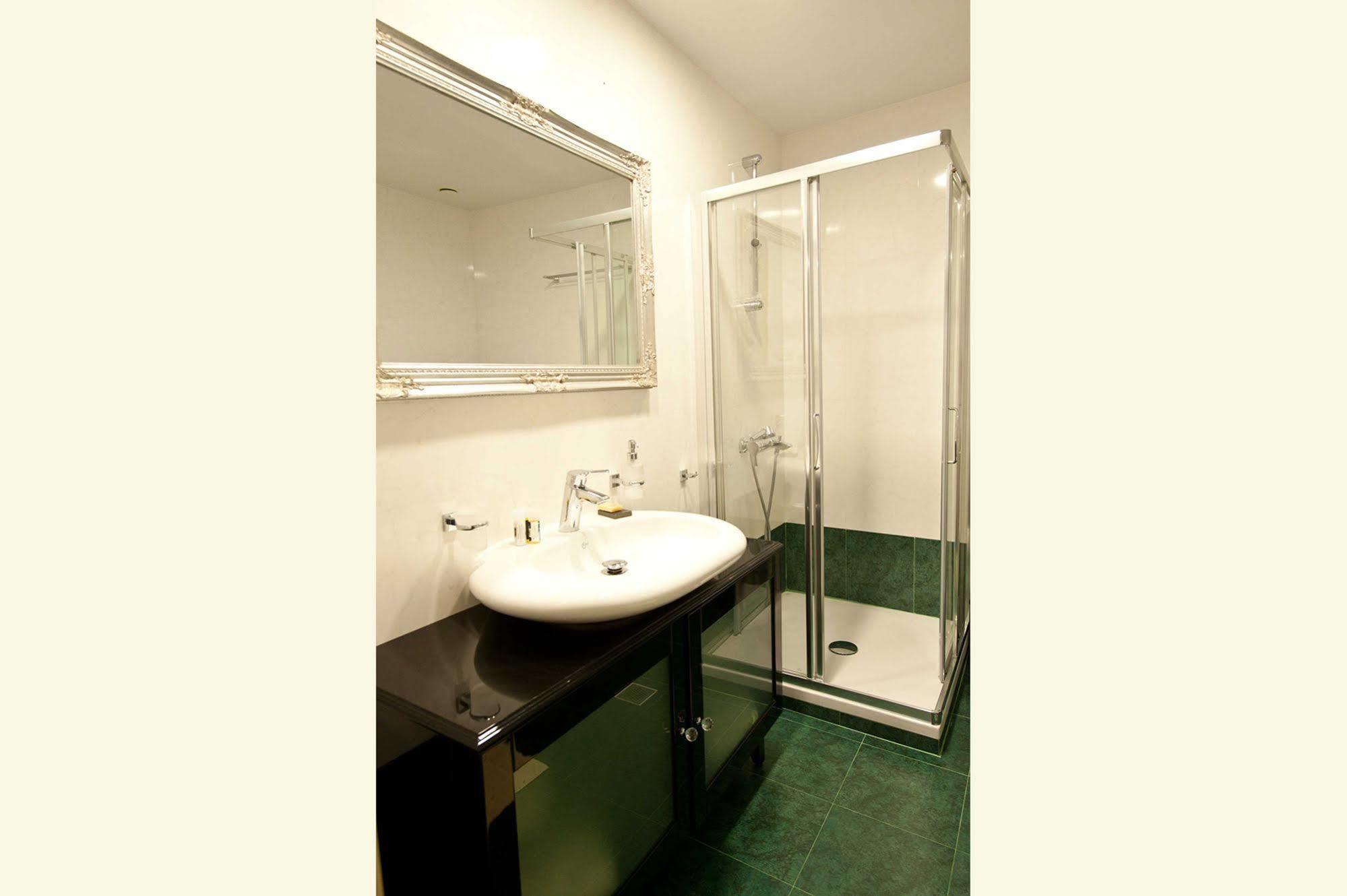 Dioni Boutique Hotel 4*