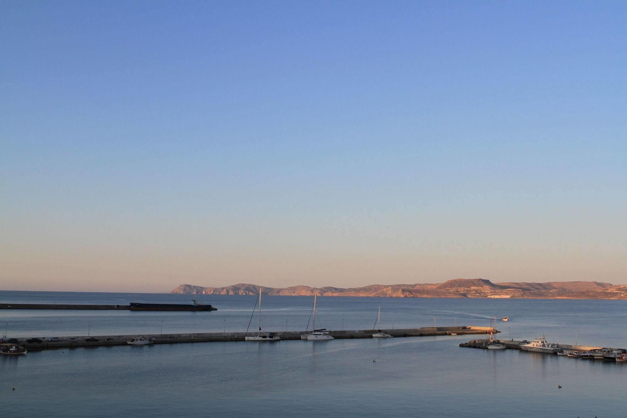 Itanos Hotel 3*