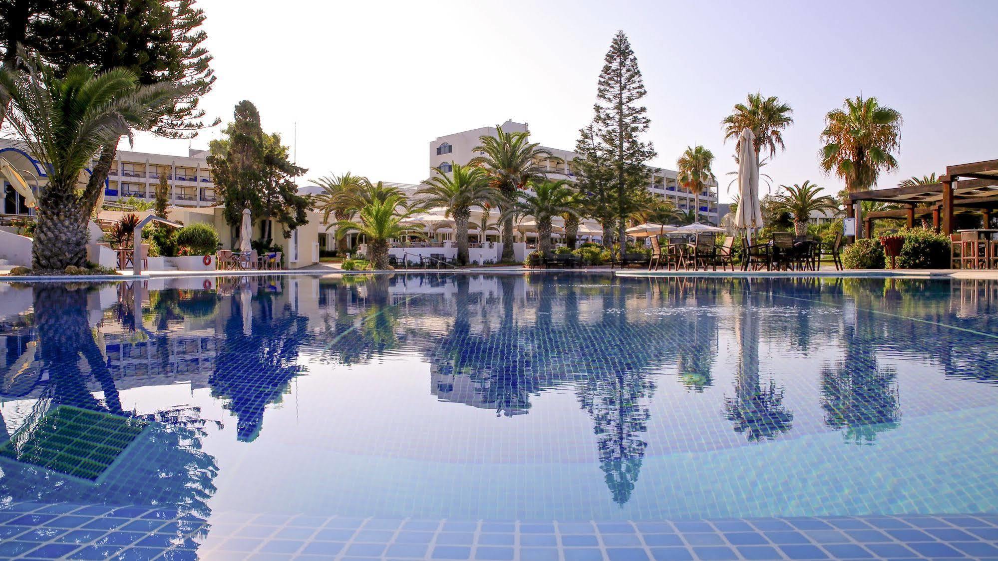 Resort Robinson Kyllini 4*