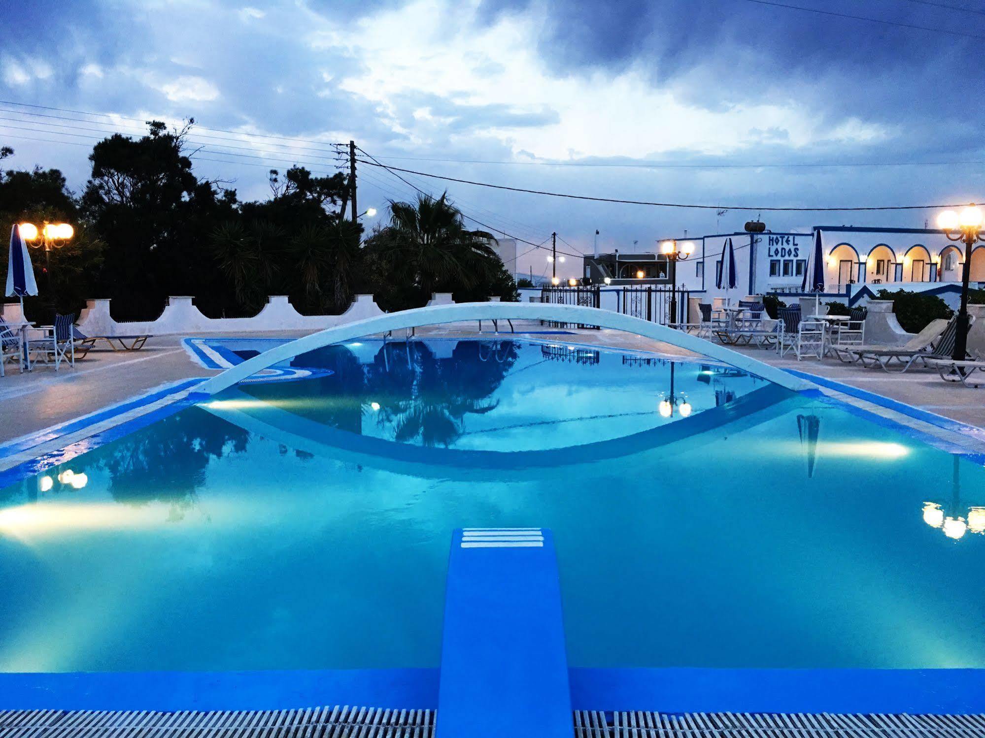 Hotel Lodos Karterados (Santorini)