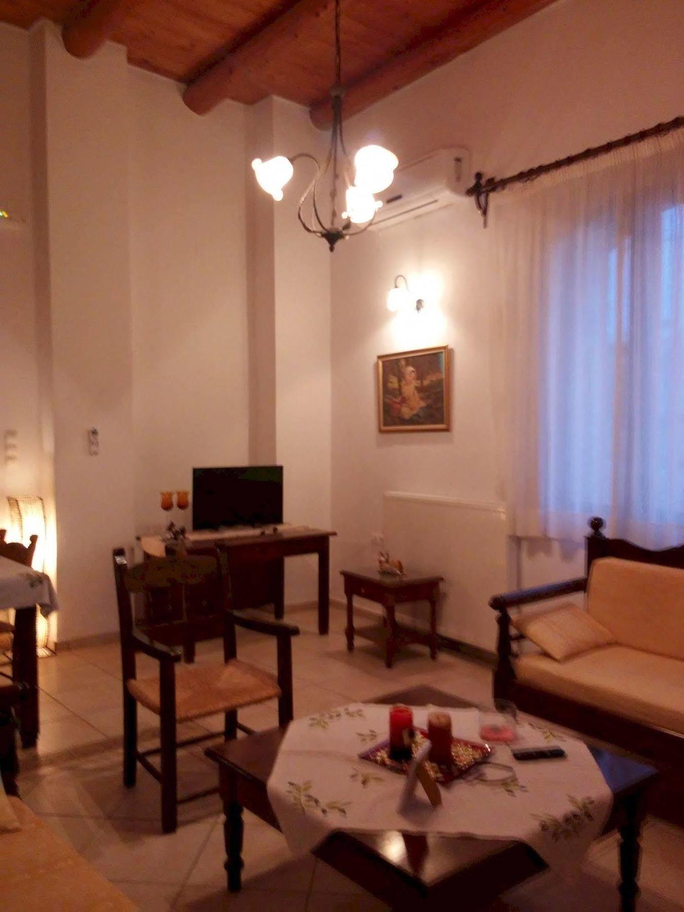 Skandalis Traditional