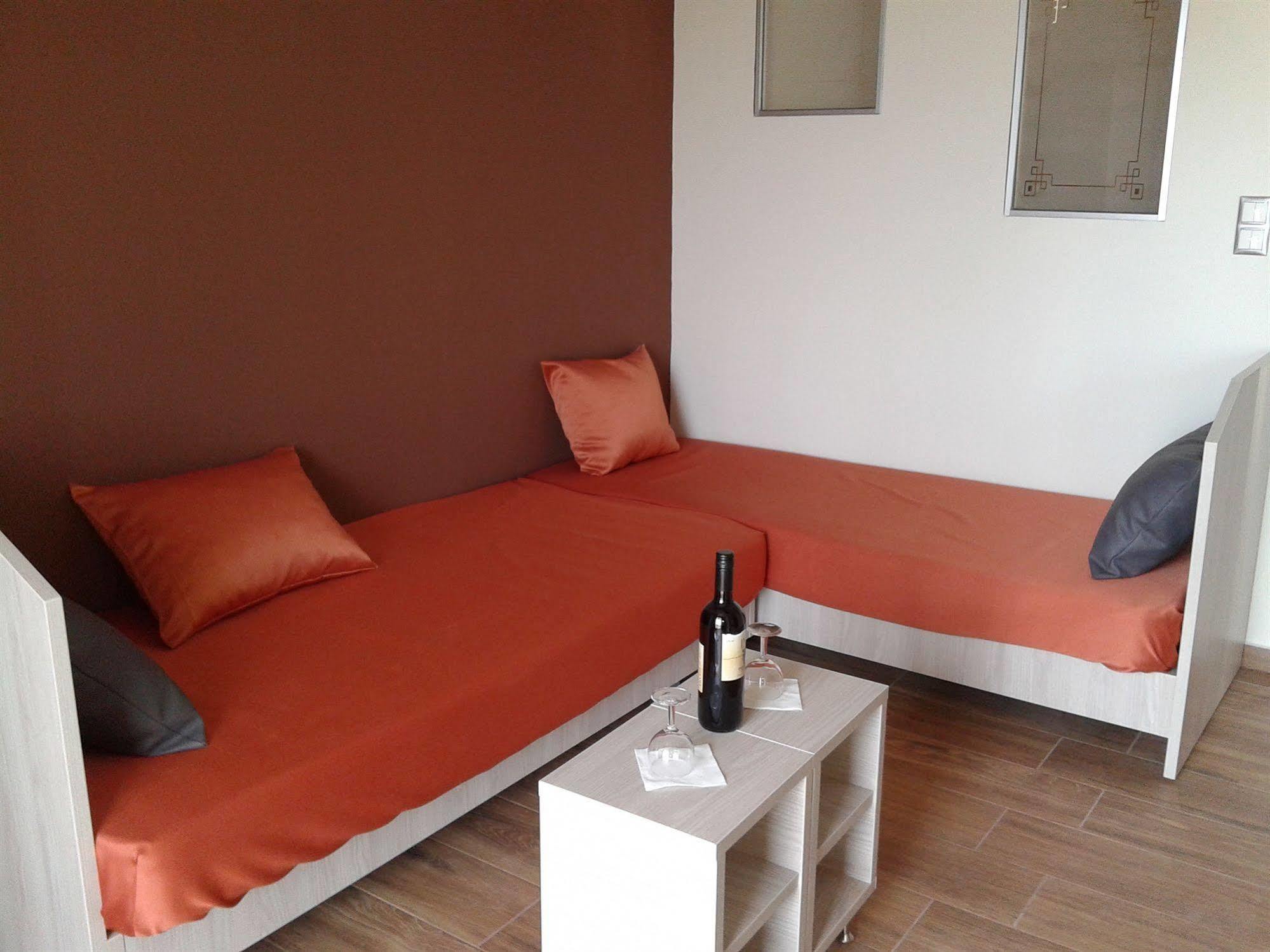 Karavos Aparthotel 2*