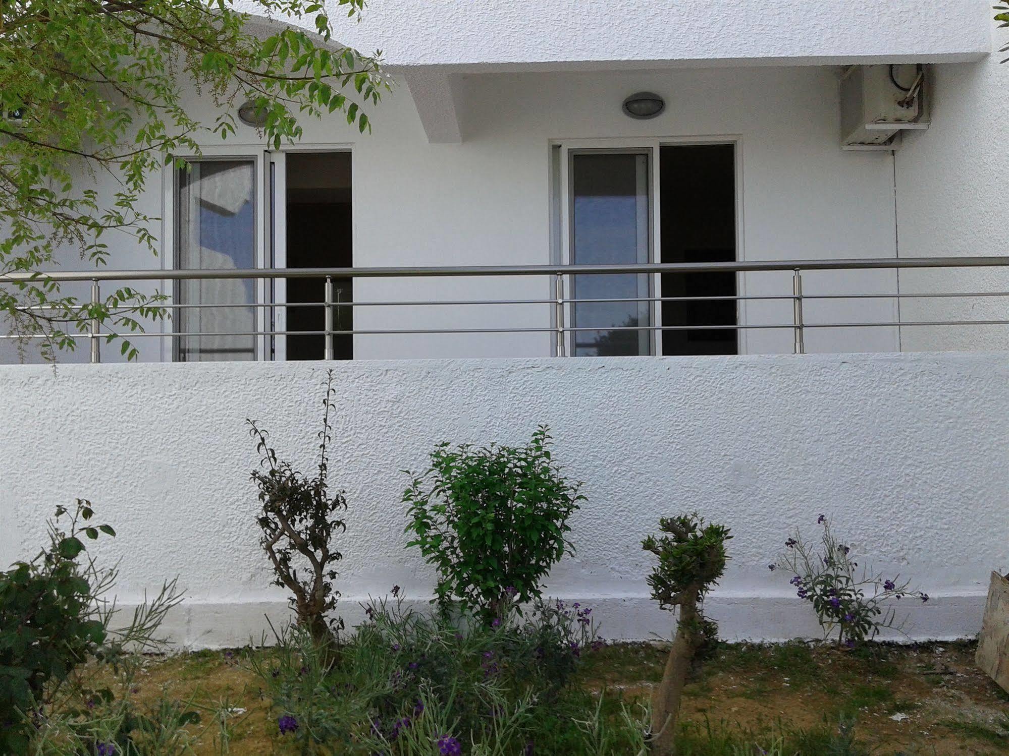 Karavos Aparthotel 2*