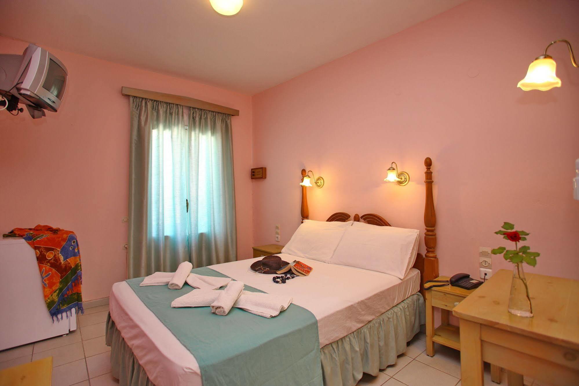 Hotel Dolphin Skopelos Town