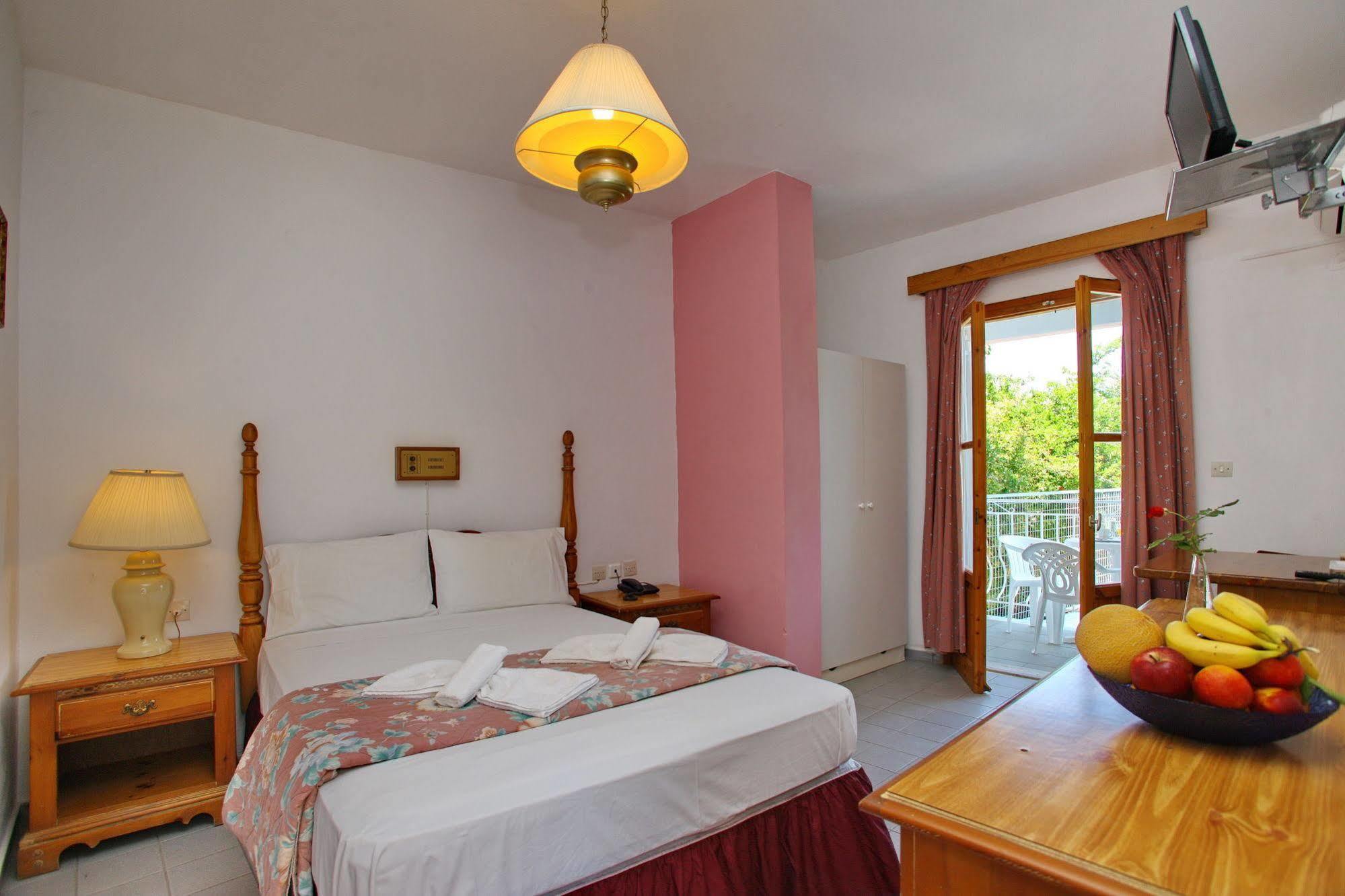 Dolphin Hotel Skopelos Town