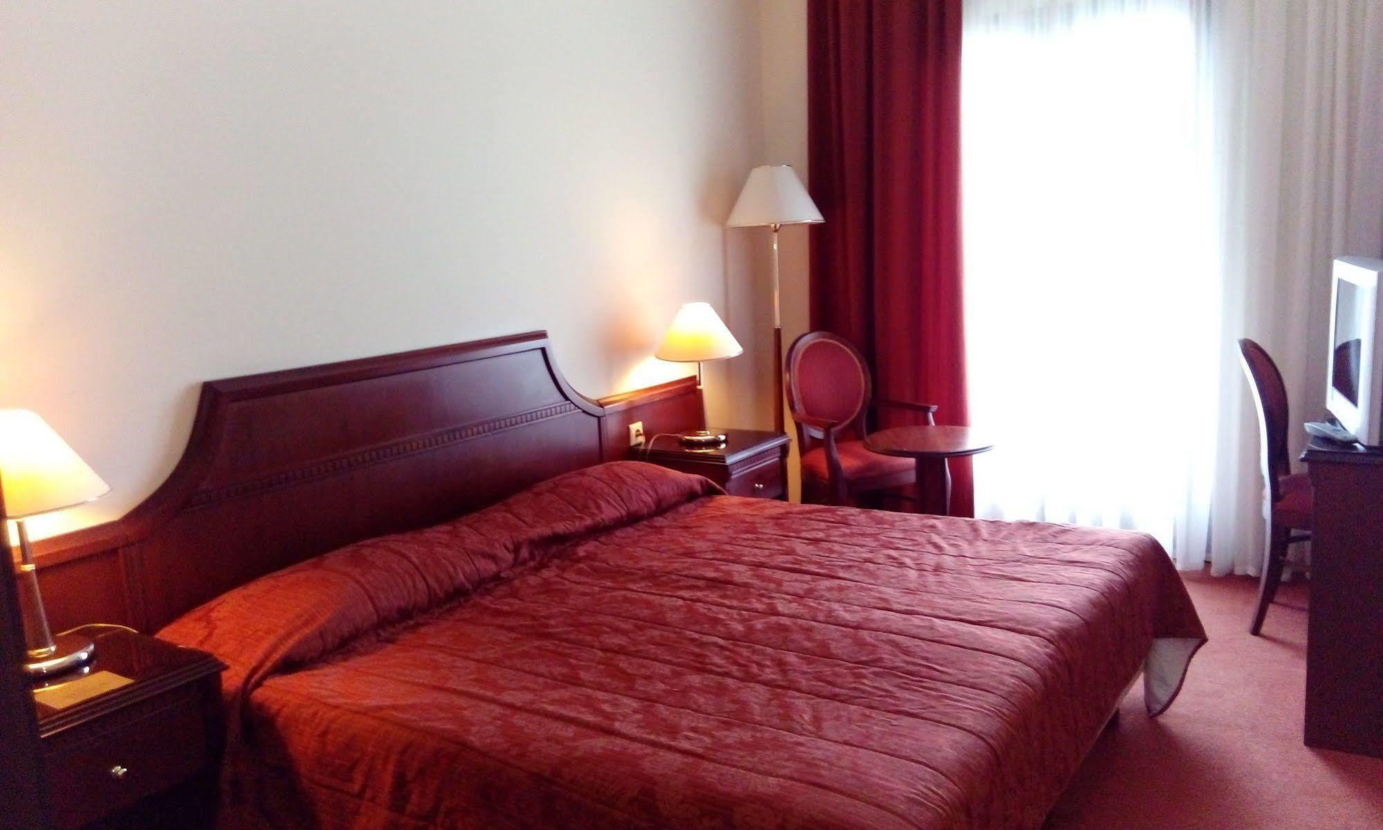 Apollonia Hotel 4*