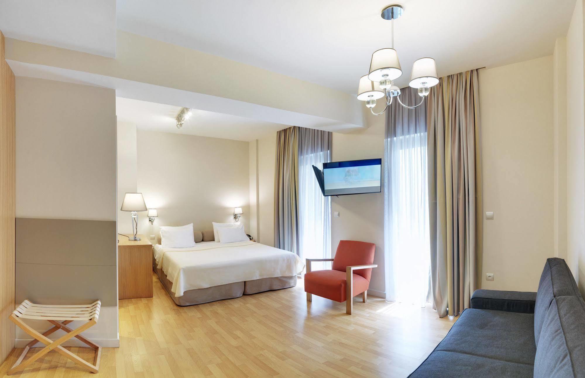 Phidias Hotel 2*