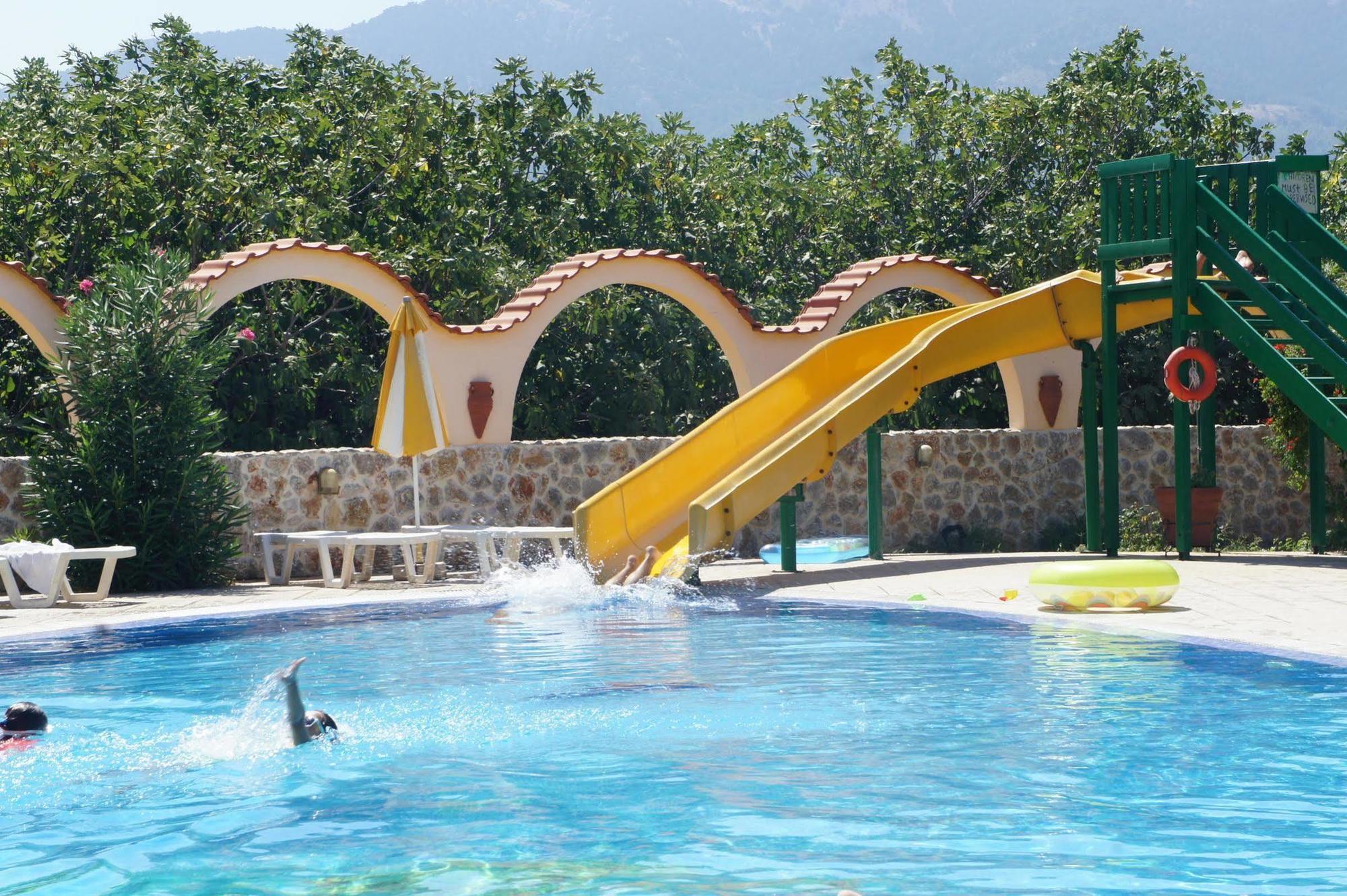 Aparthotel Fili 2*