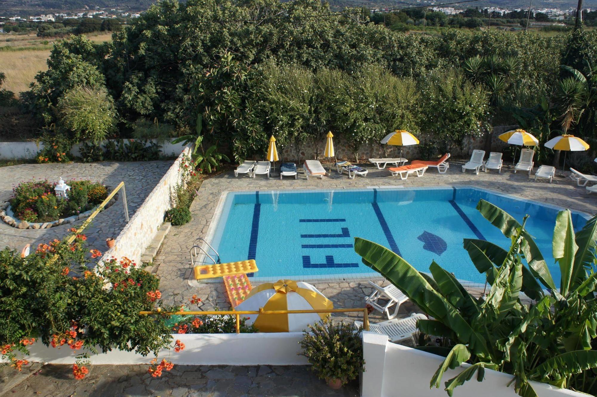 Fili Aparthotel 2*