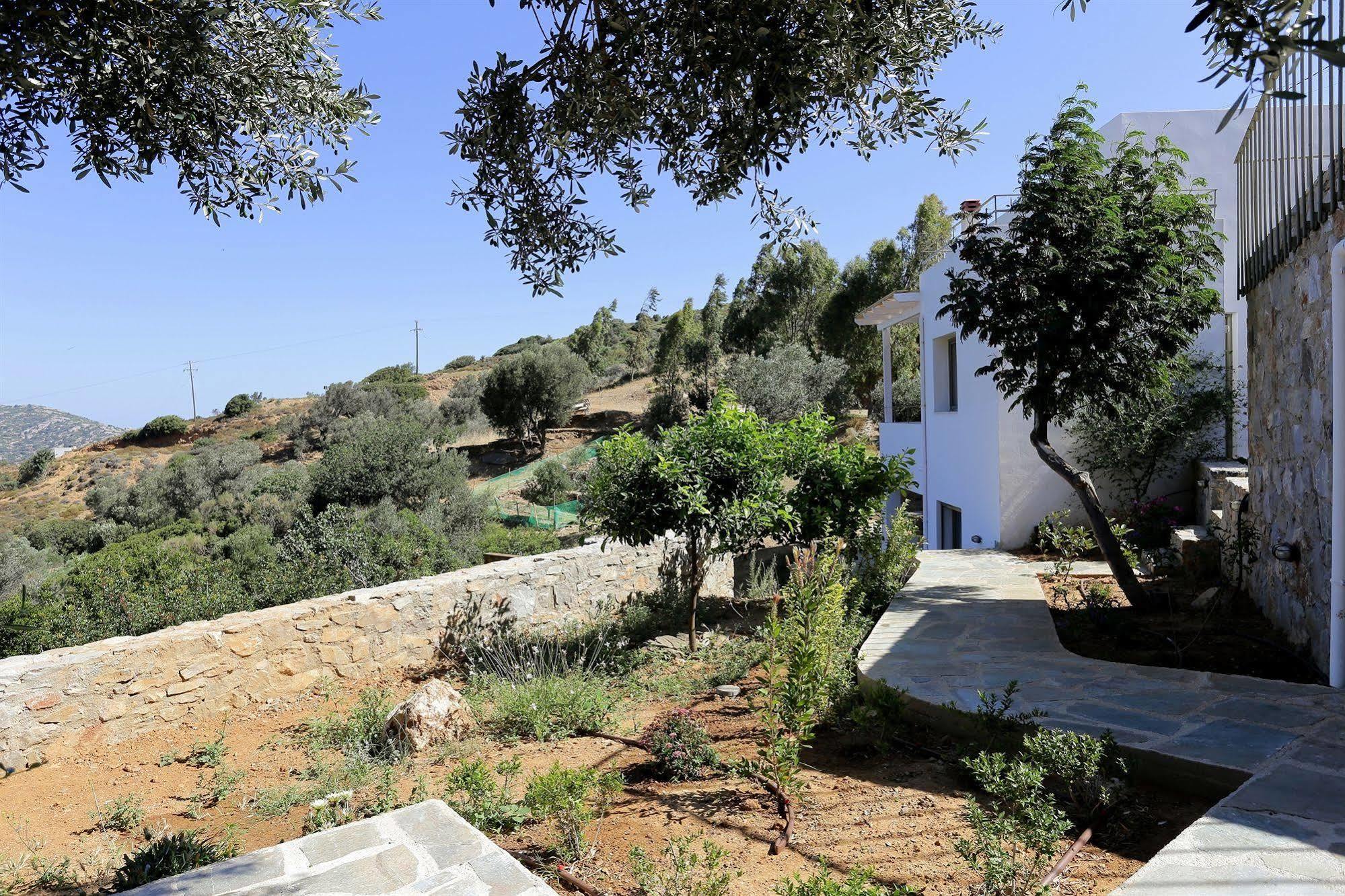 - Mourtzanakis Hotel 3*