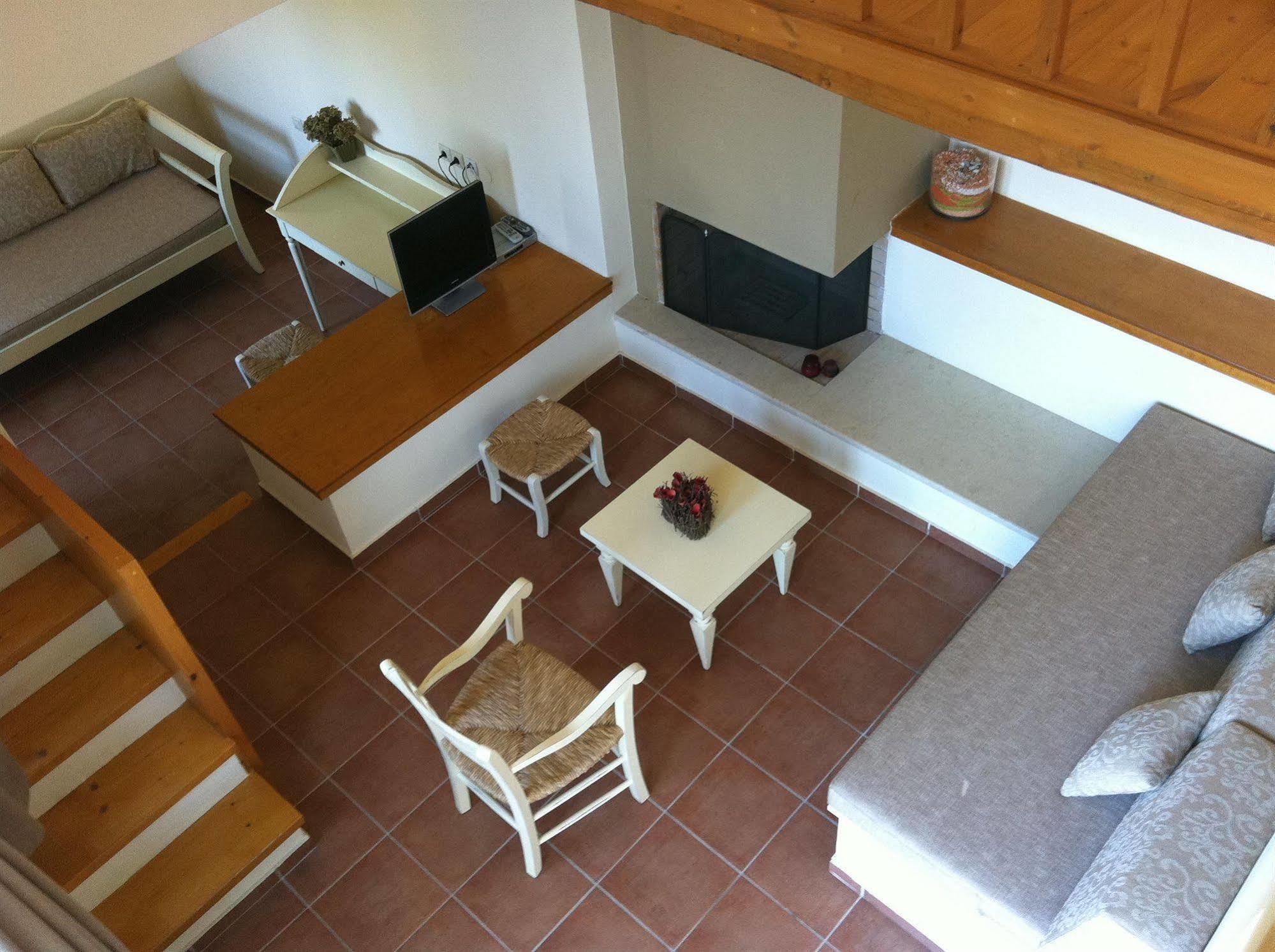 - Mourtzanakis 3* Achlada