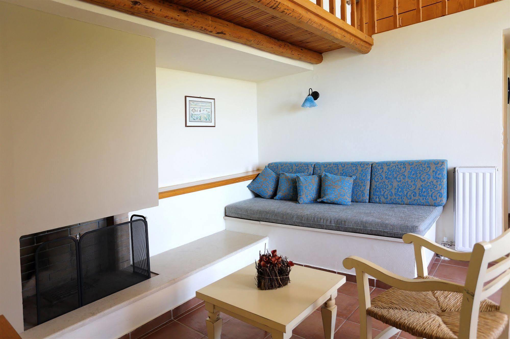 - Mourtzanakis 3* Achlada