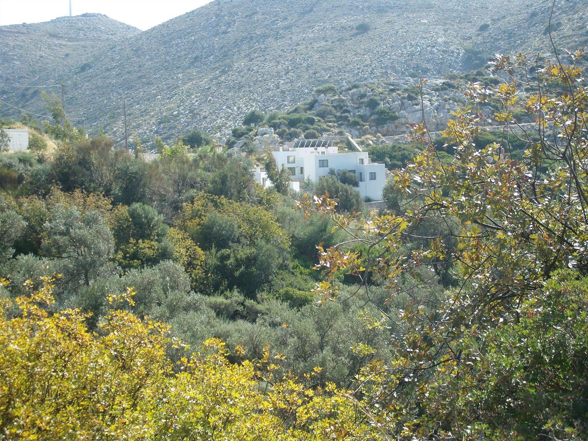 - Mourtzanakis Hotel