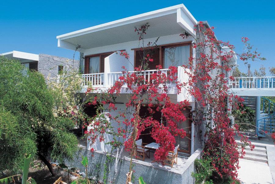 Chronis & Hotel Adamantas (Milos)