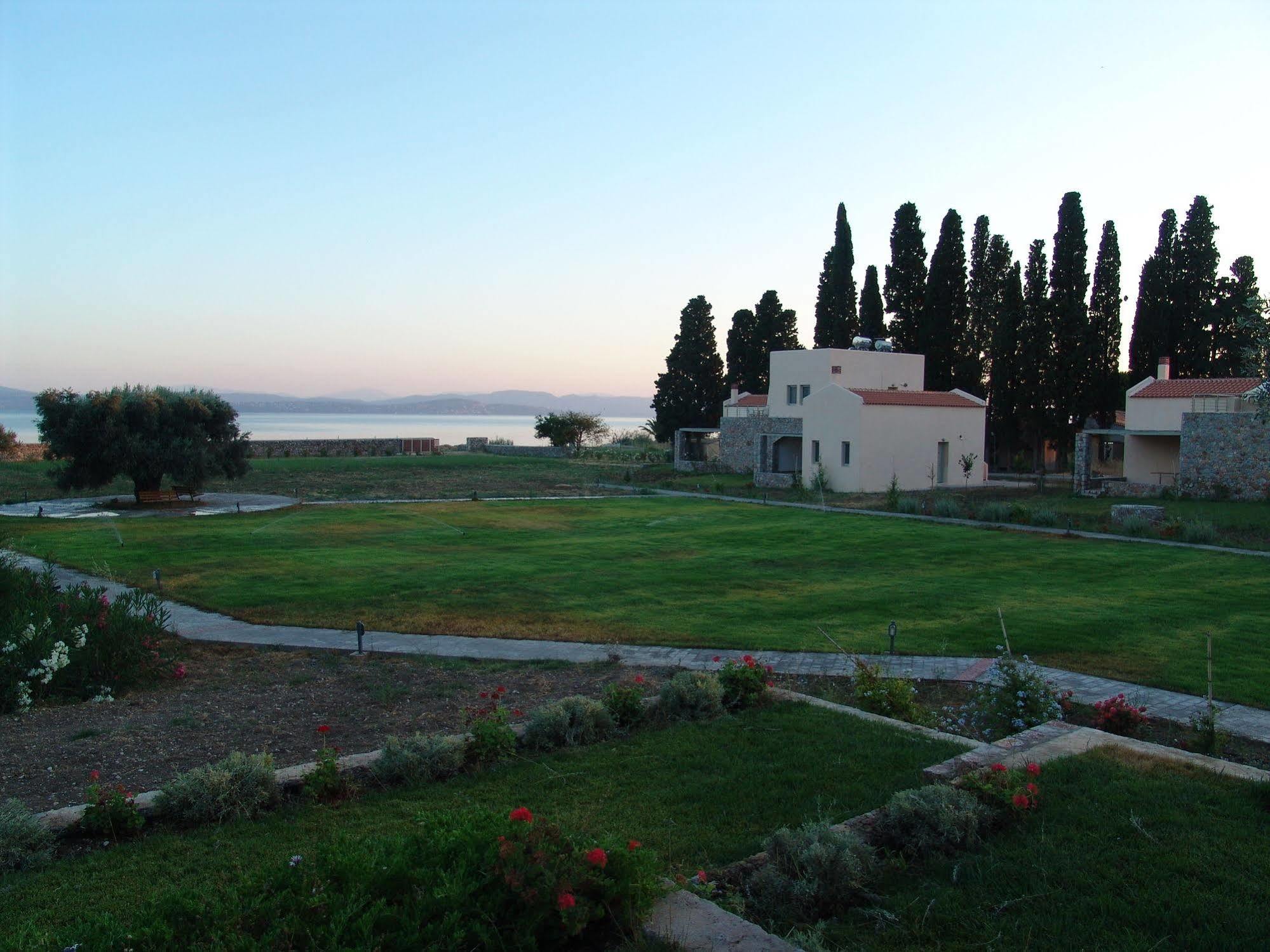 Enalia Gi Aparthotel