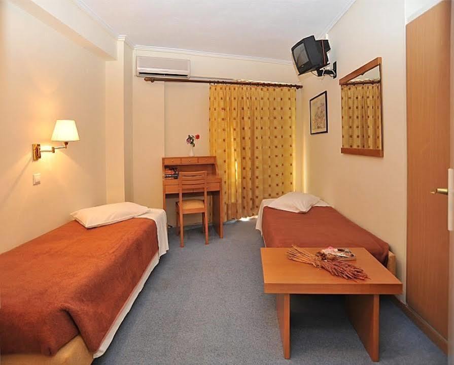 Attica Hotel 3*