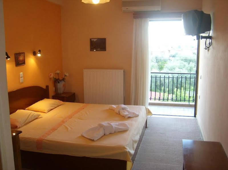 Themisto Hotel 2*