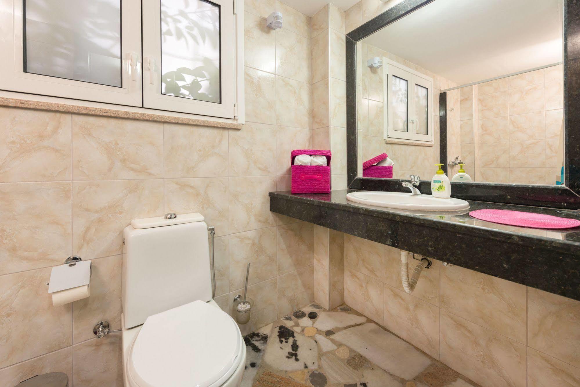 Elefteria Apts & 3*