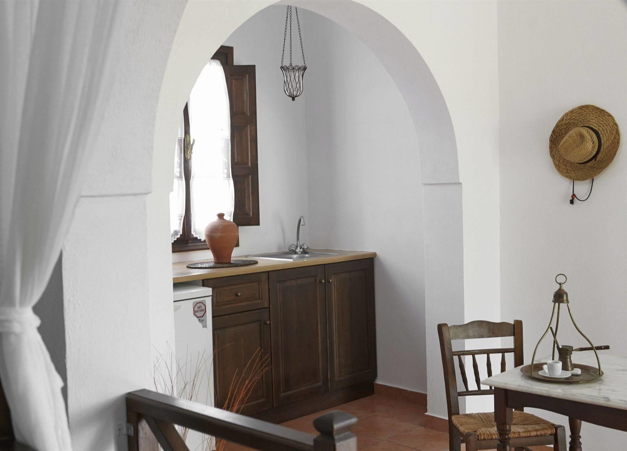Anna Traditional Aparthotel