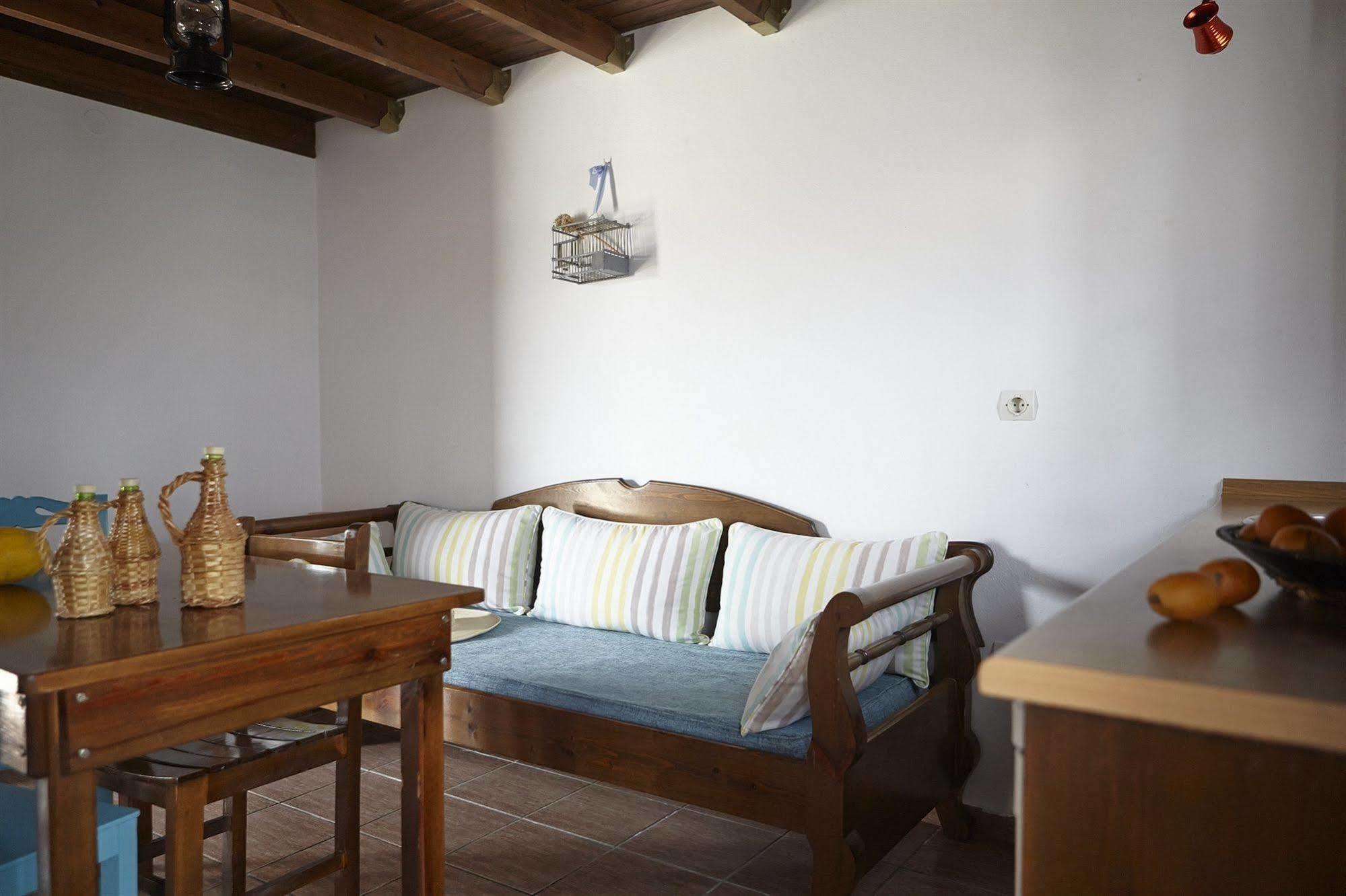 Anna Traditional 2* Kamari (Santorini)