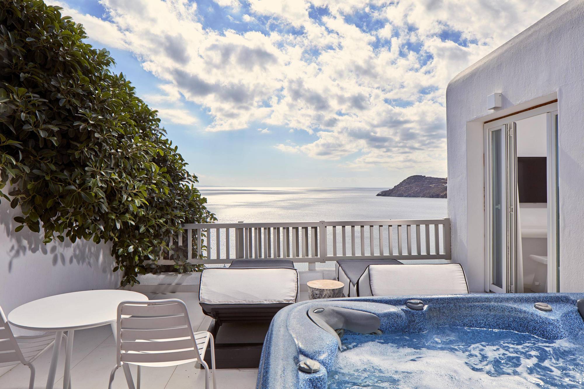 Royal Myconian - Leading Of The World Elia (Mykonos)