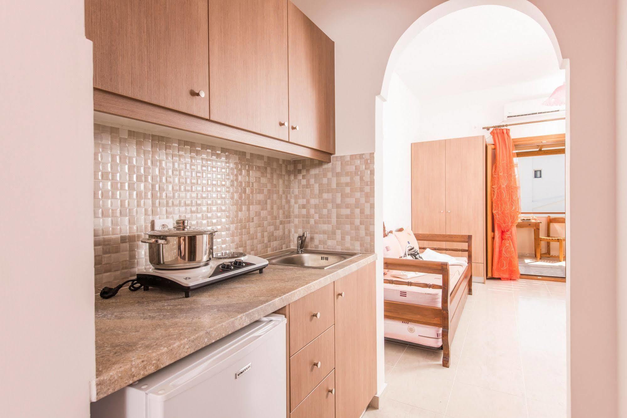 Voula Aparthotel Perissa (Santorini)