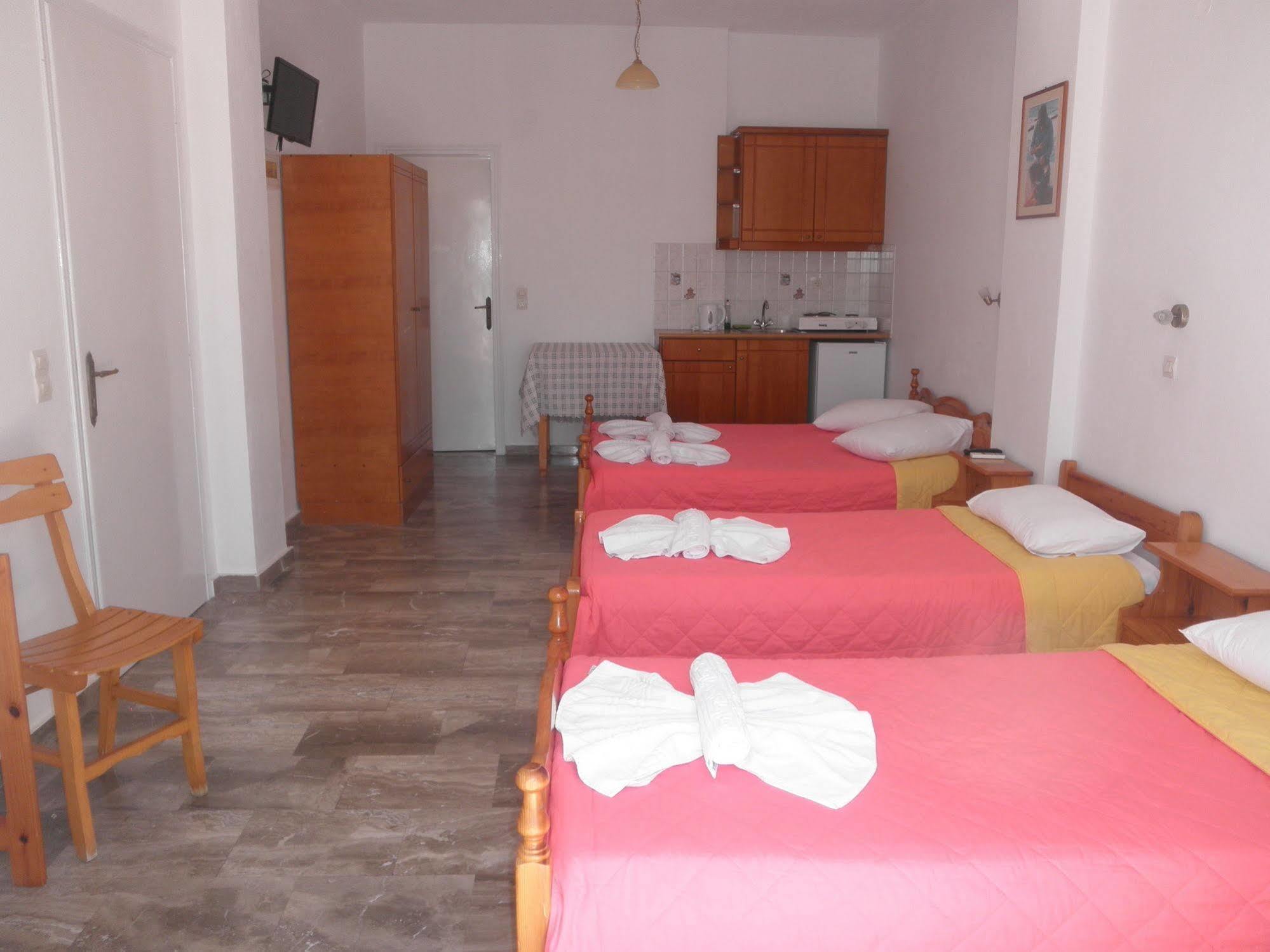 Clio Aparthotel Perissa (Santorini)