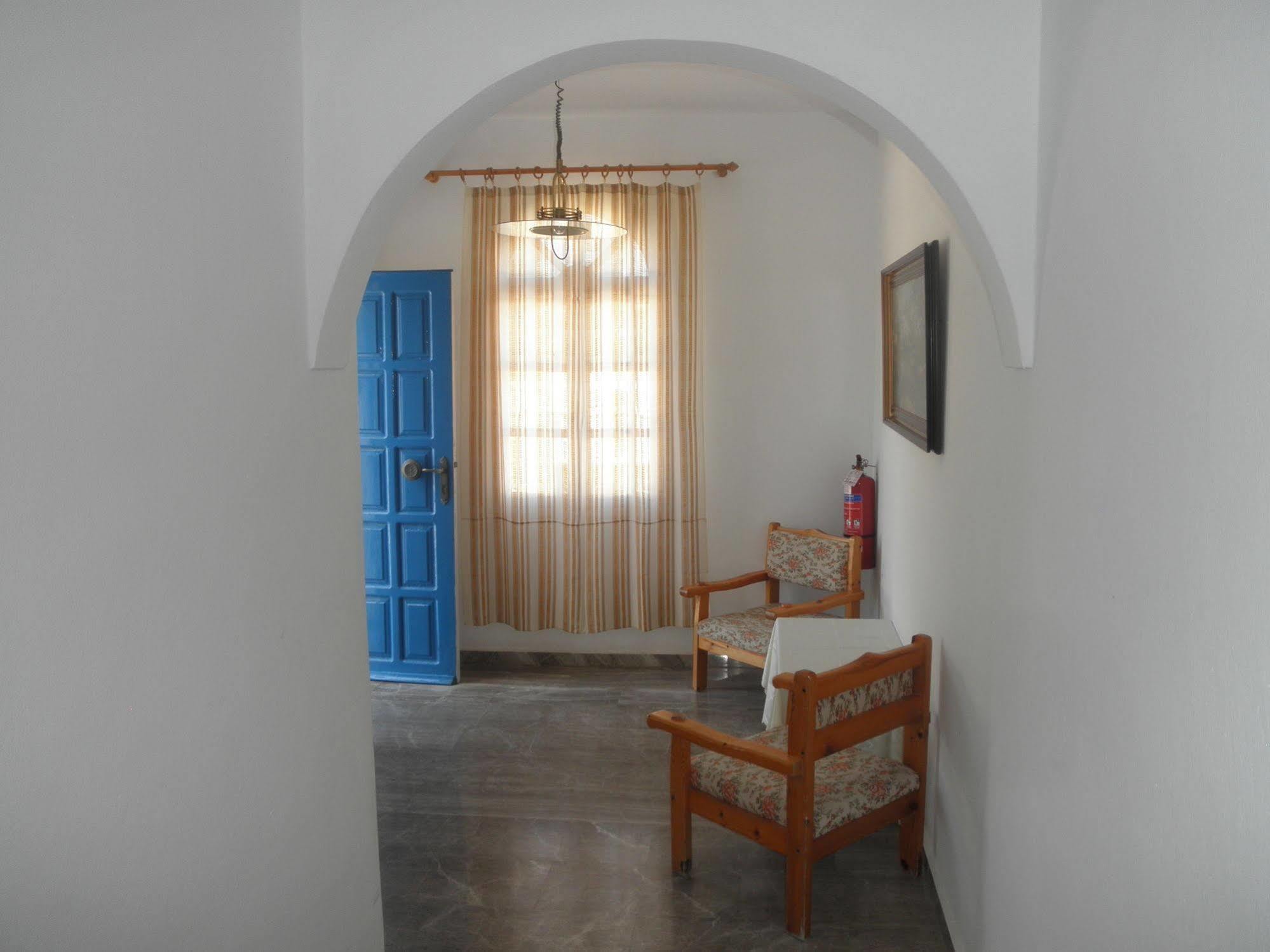 Clio Aparthotel Perissa (Santorini)