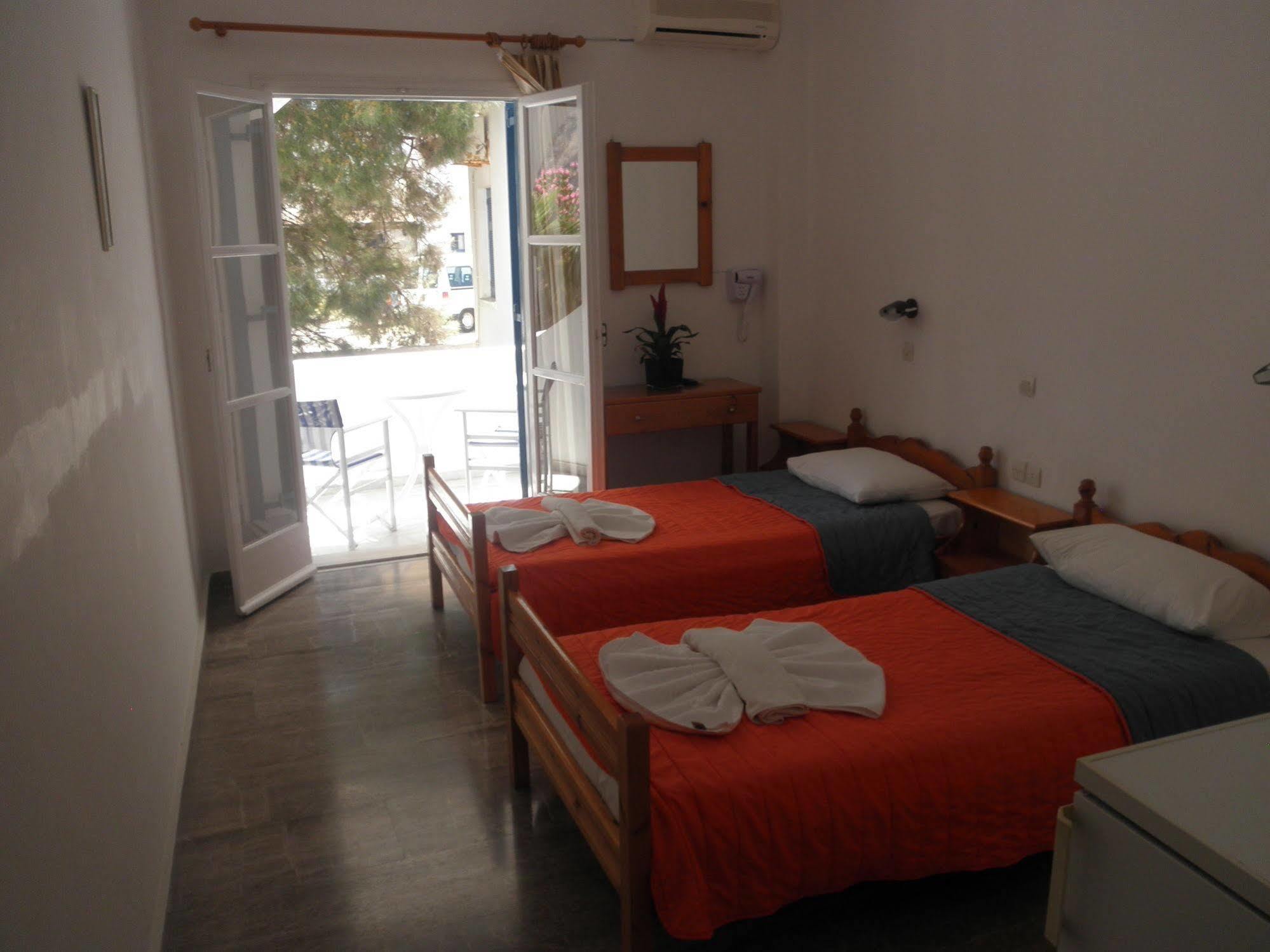 Clio Aparthotel Perissa (Santorini)