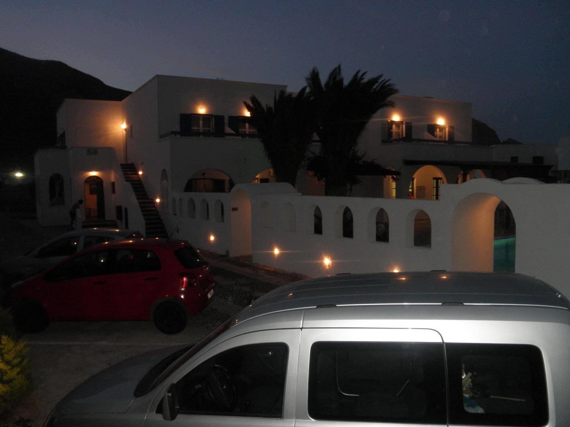 Clio Aparthotel Perissa (Santorini)