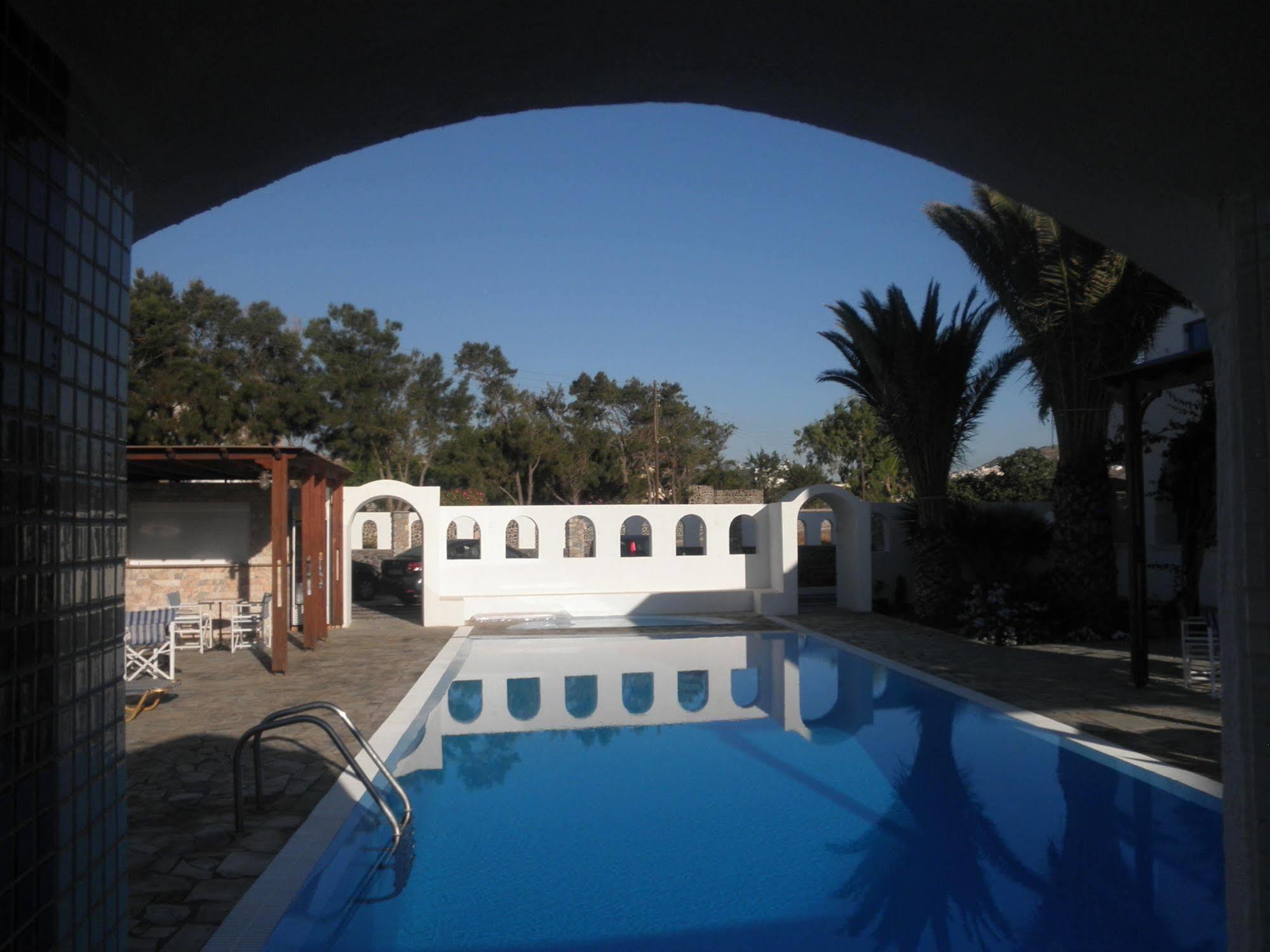 Clio Aparthotel Perissa (Santorini)