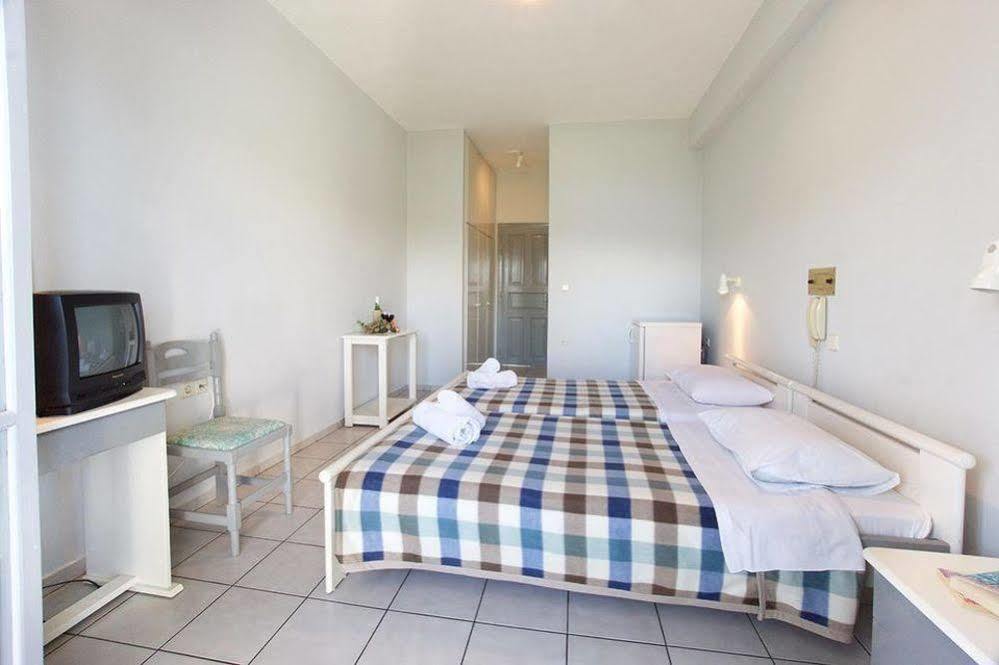 Athina Hotel Karavomylos