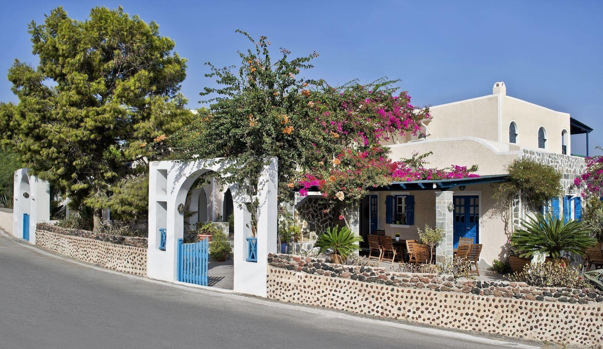 Paradise 3* Akrotiri (Santorini)