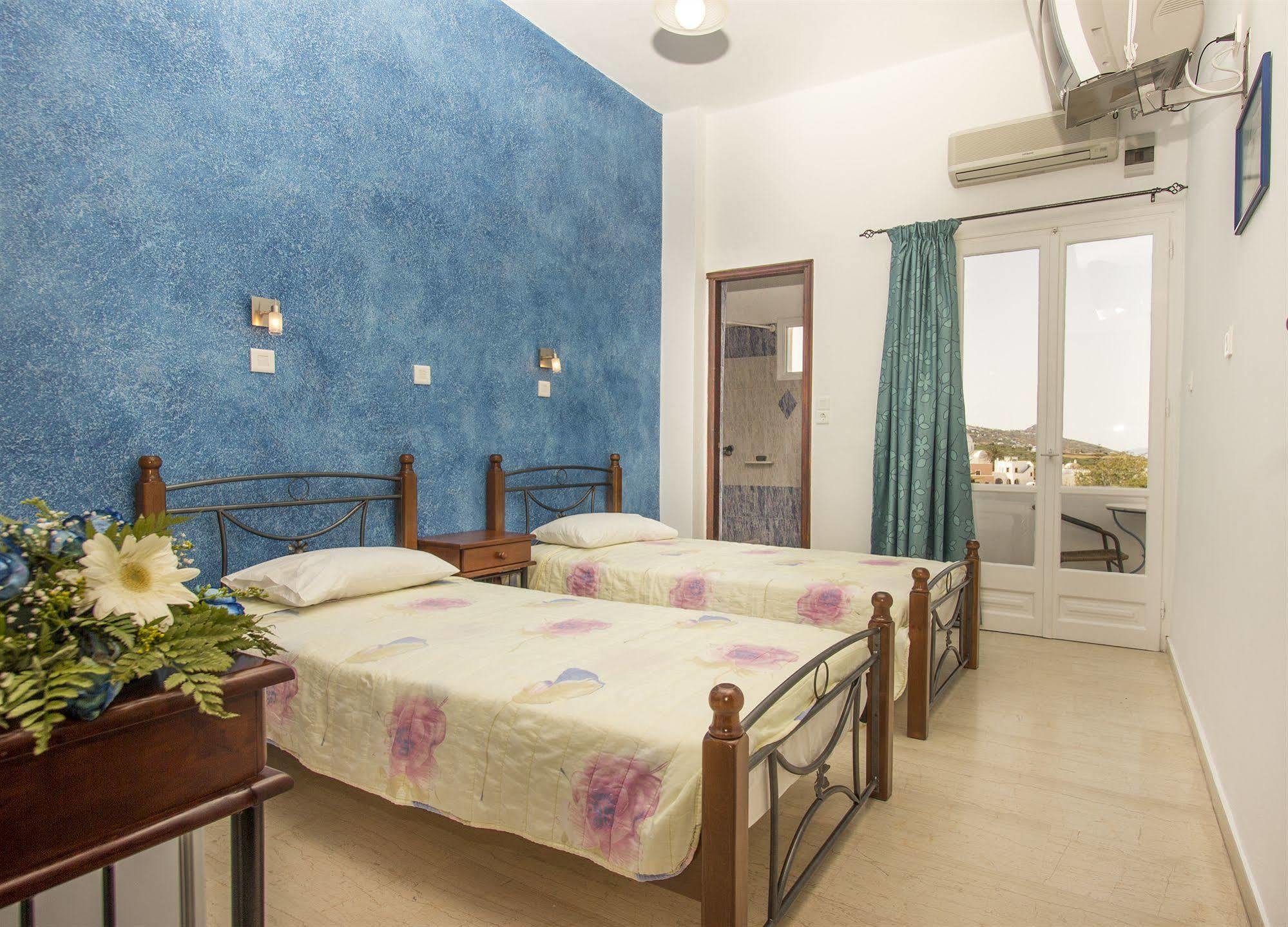 Pelekanos Karterados (Santorini)