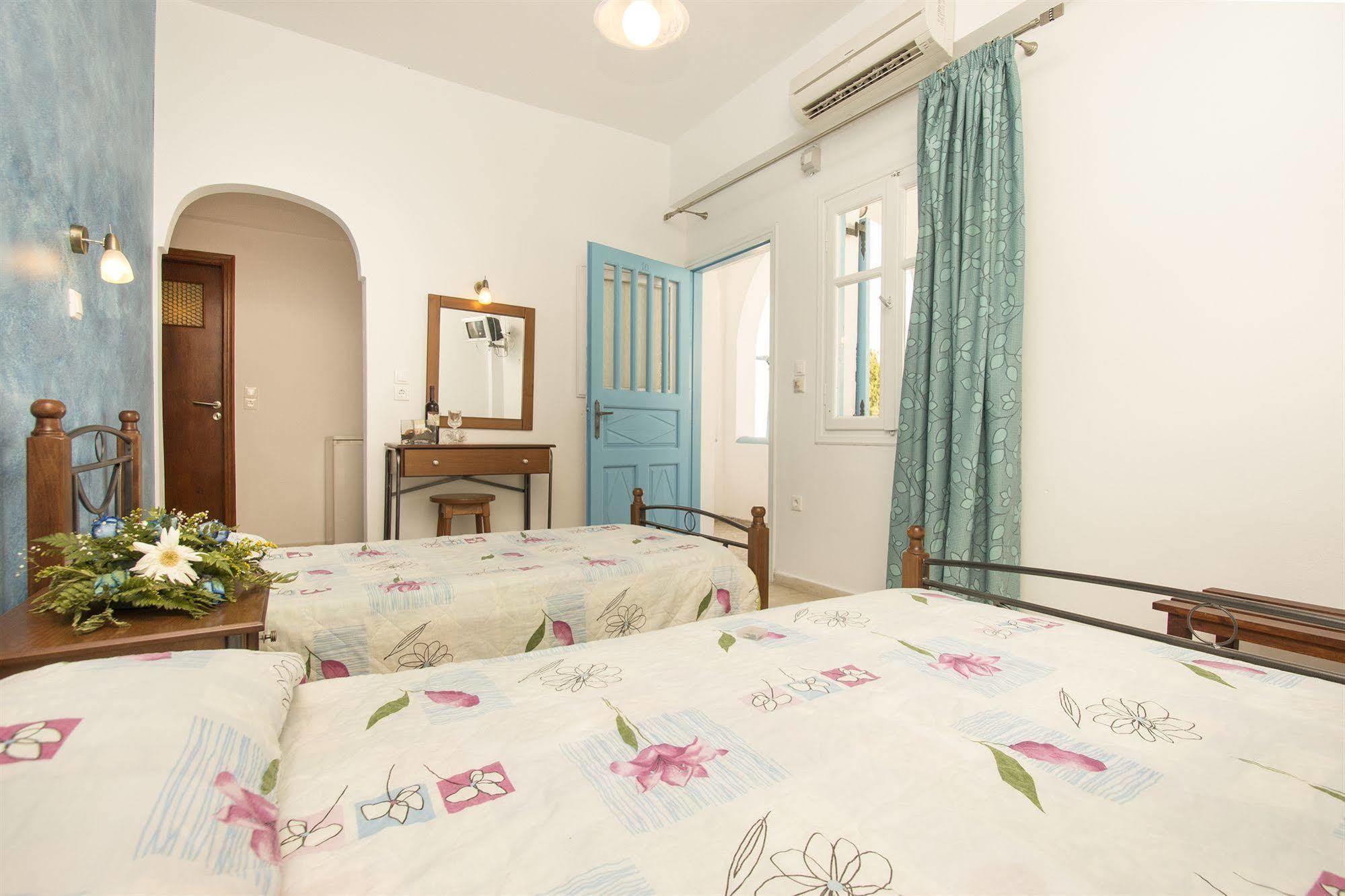 Pelekanos Guest house Karterados (Santorini)