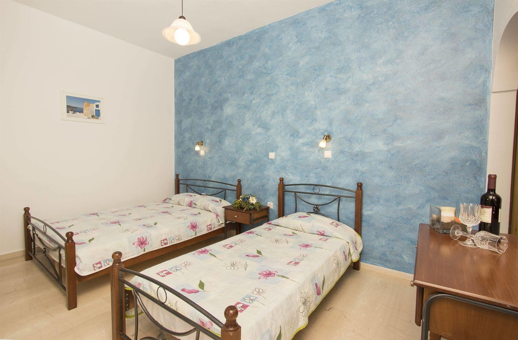 Pelekanos Guest house Karterados (Santorini)