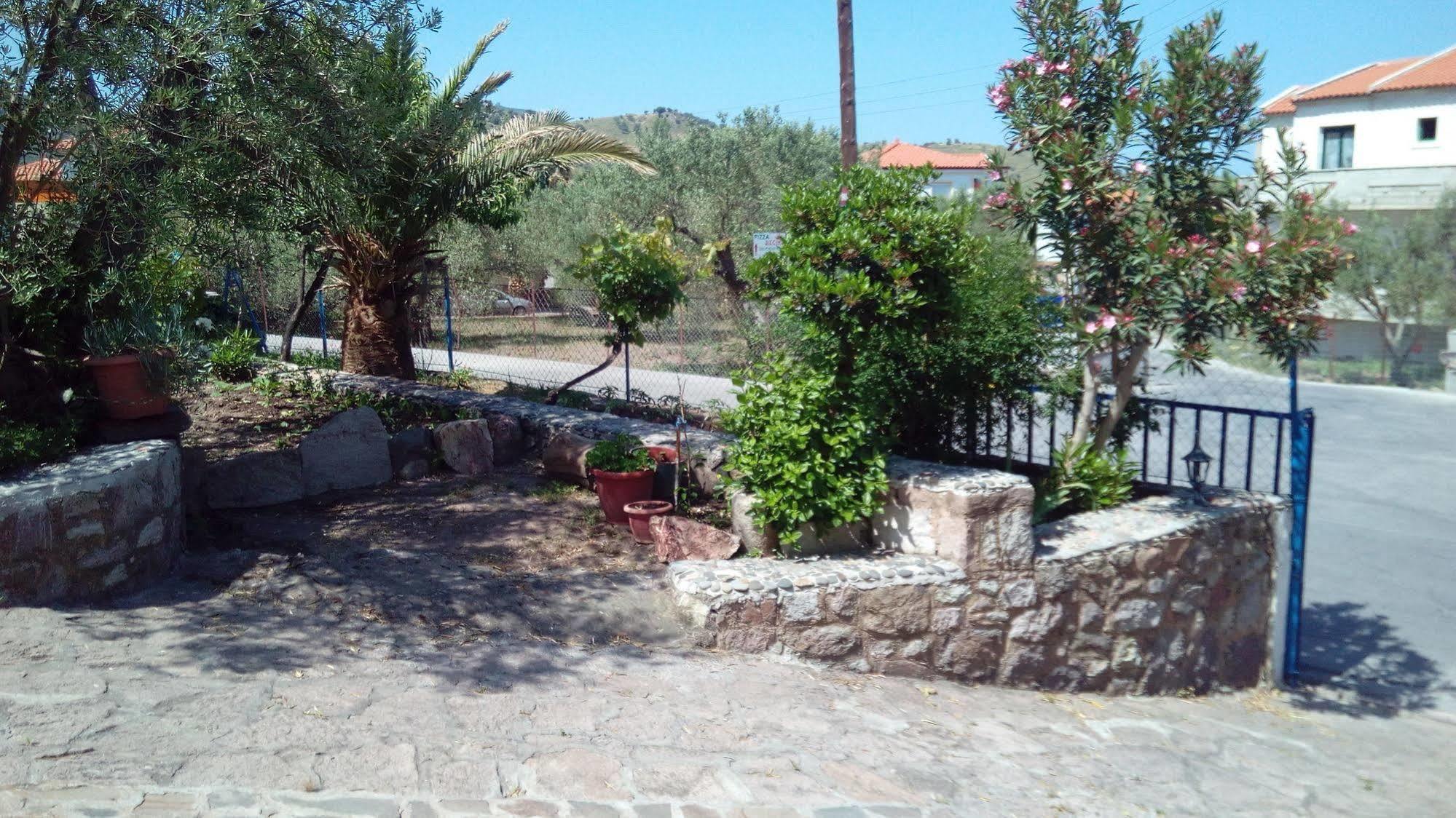 Aparthotel Anessis Cosmos 2*
