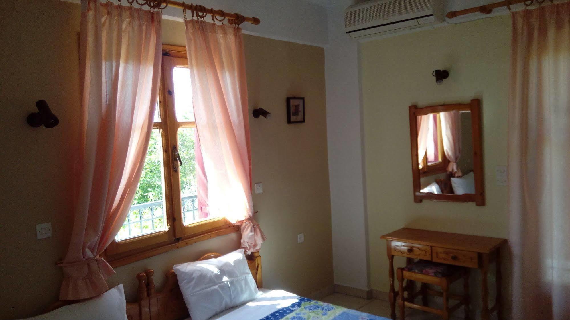 Aparthotel Anessis Cosmos