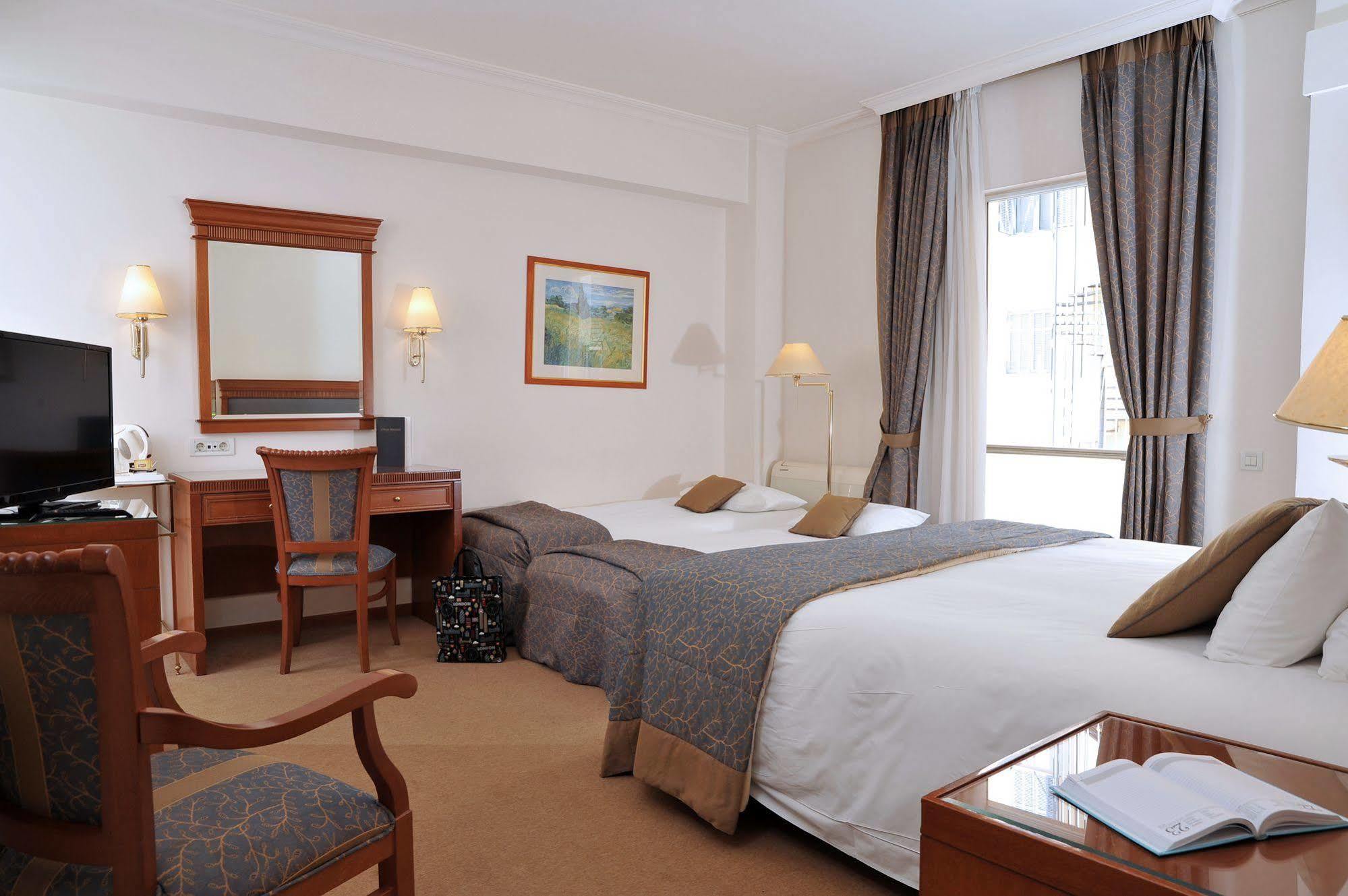 Atrium & Jacuzzi Athens