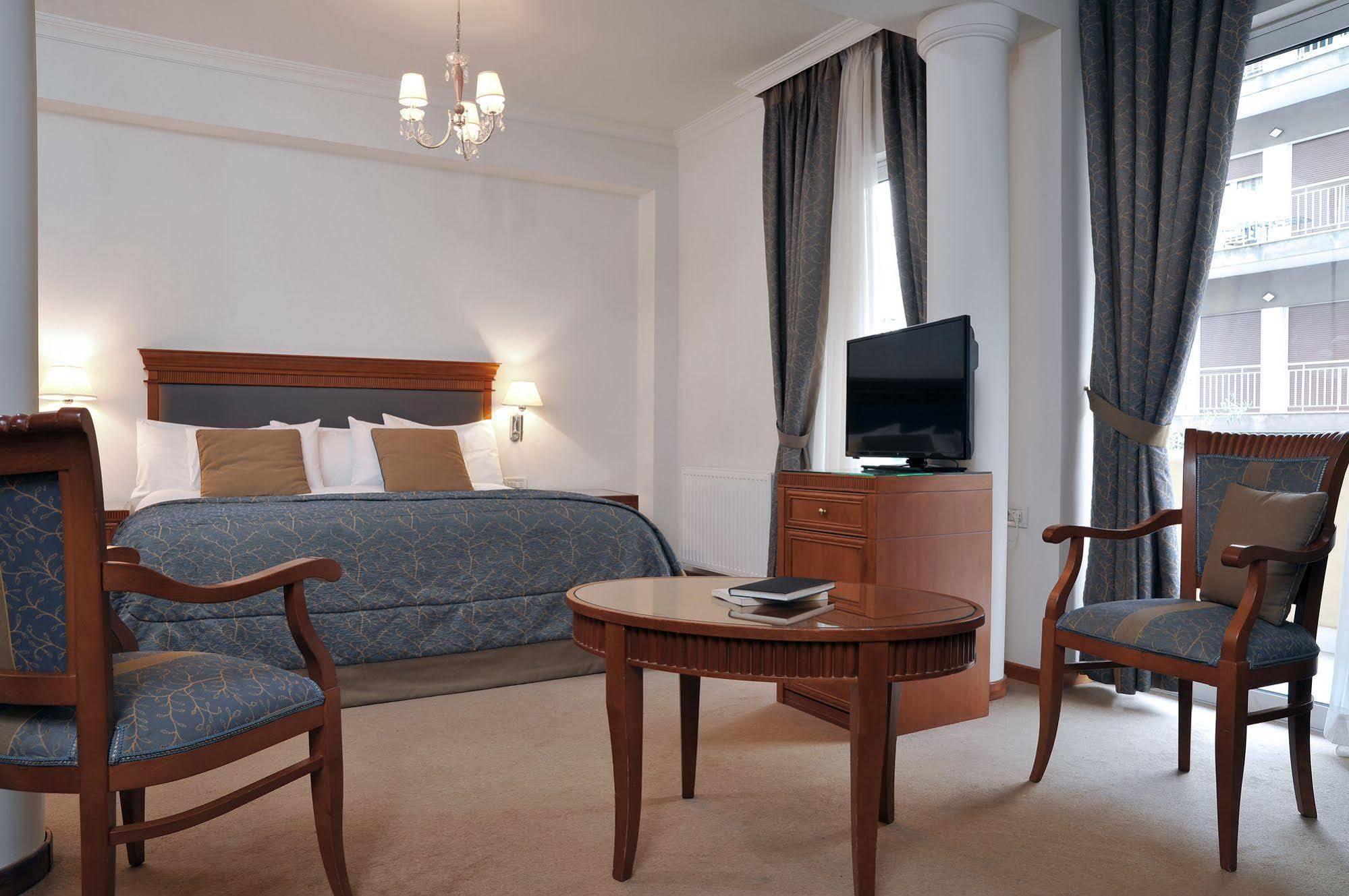 Atrium & Jacuzzi Hotel 4*