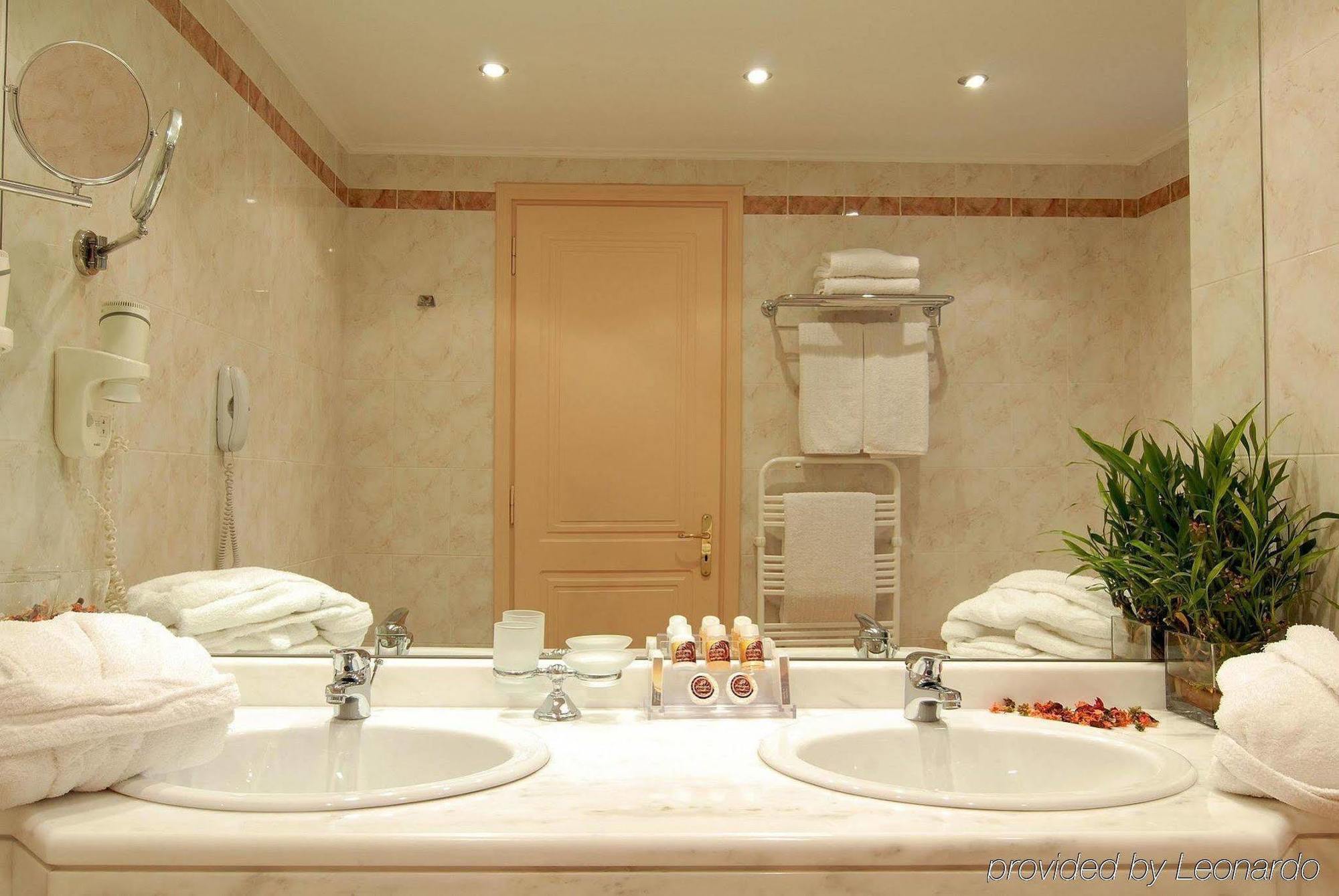 Hotel Atrium & Jacuzzi