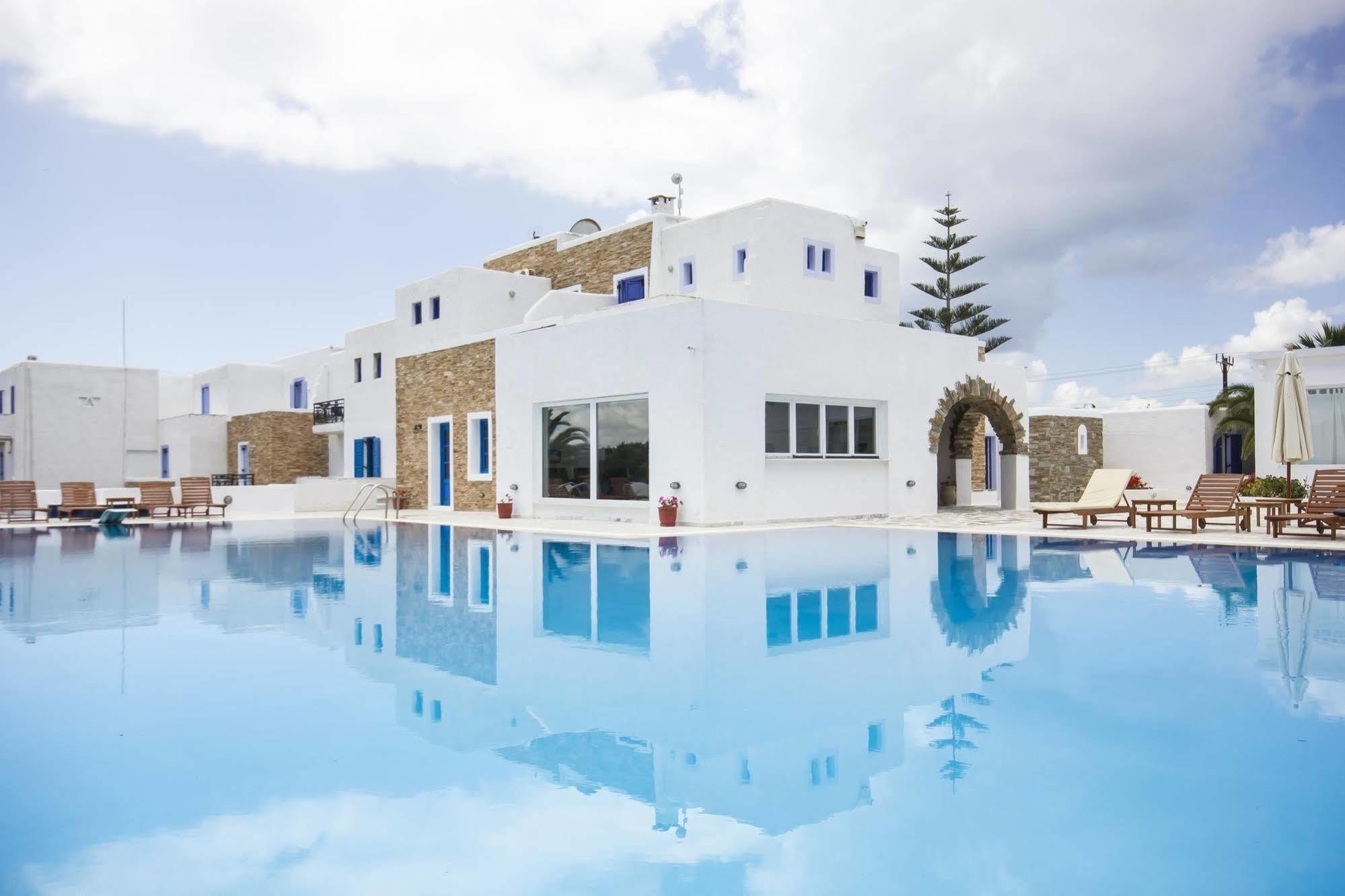 Naxos Holidays 3*