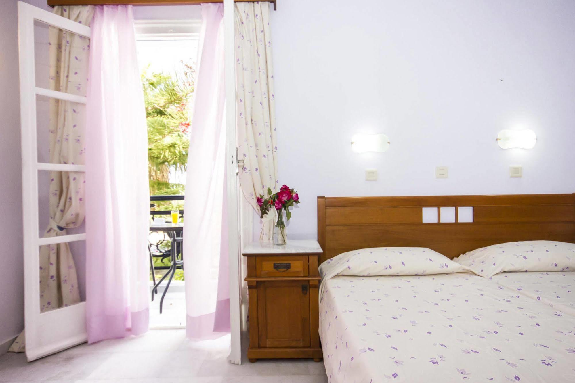Naxos Holidays 3*