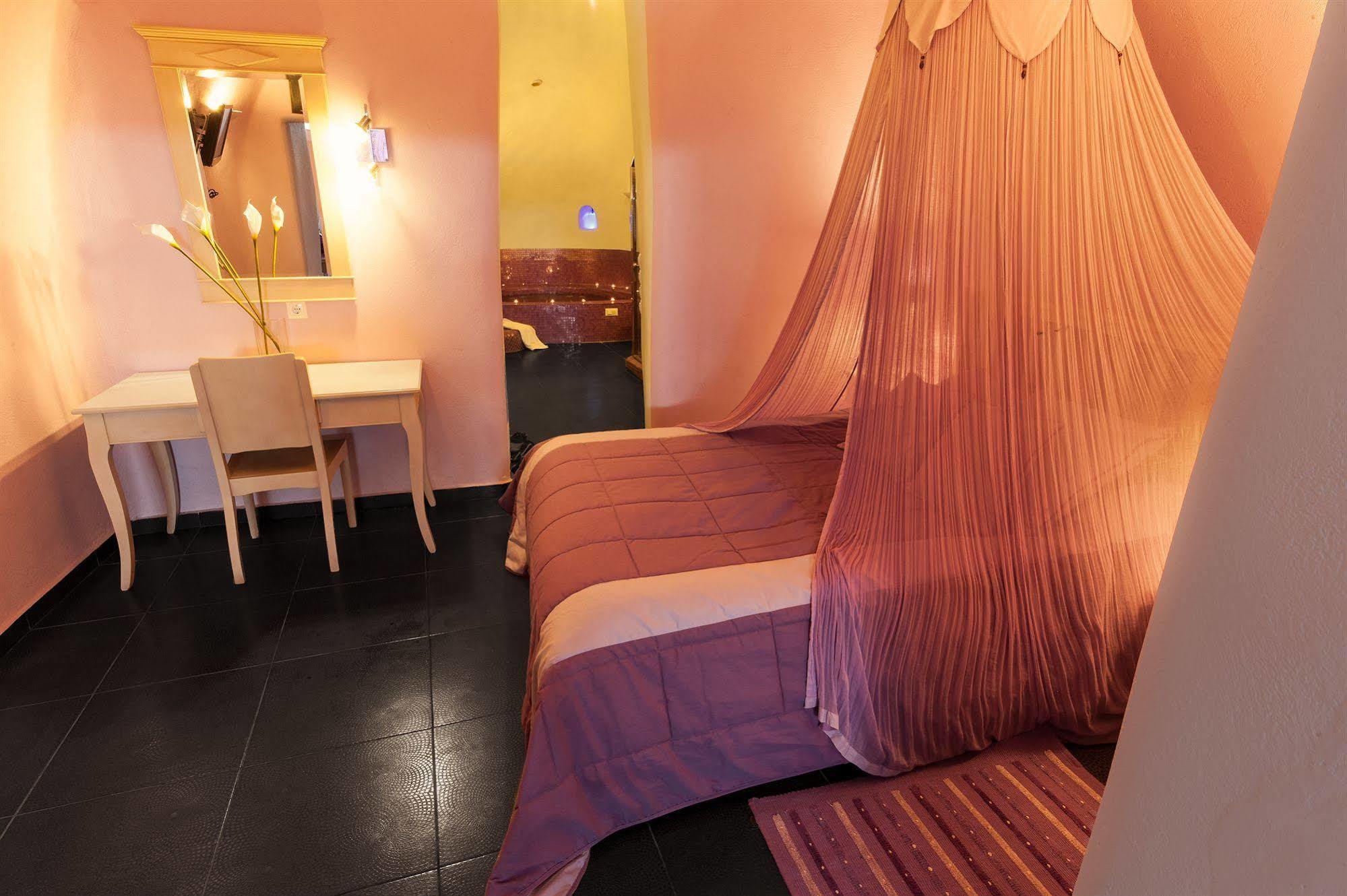 Aroma Fira (Santorini)