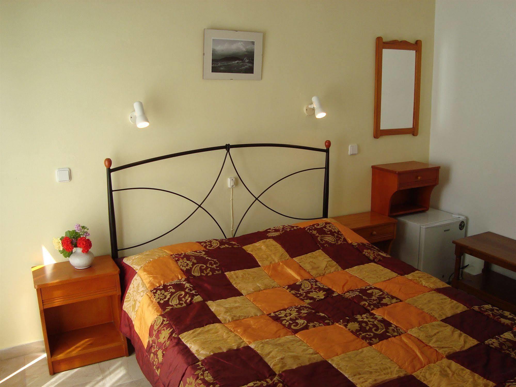 Vakhos Hotel *