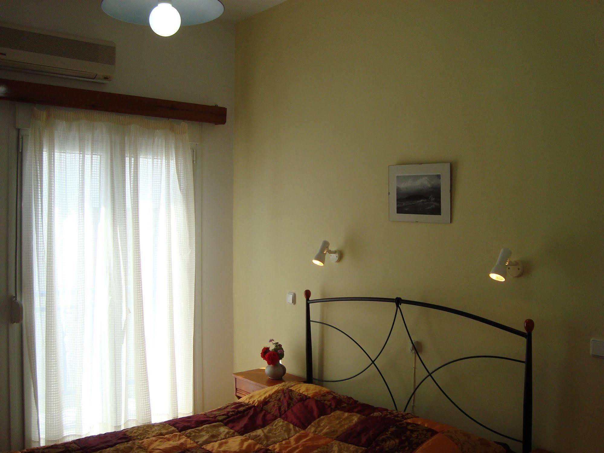 Vakhos Hotel *